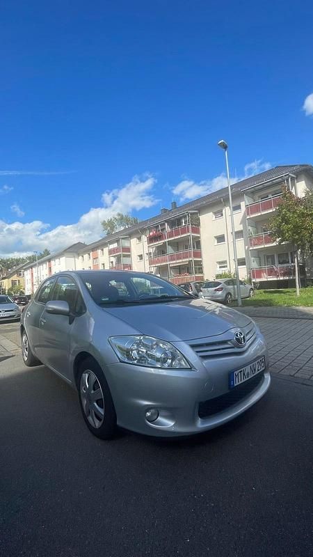 Silber Gebraucht 2010 Toyota Auris Life Limousine | 5.000 € (Fairer Preis) - Bild 1/4