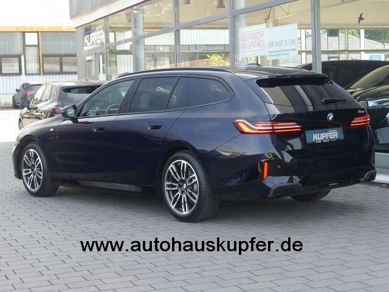 Gebraucht BMW 520 Performance 197 PS (144 kW) 2024 Saphirschwarz Kombi