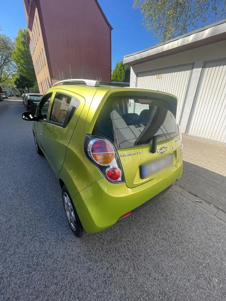 Gebraucht Chevrolet Spark 82 PS (60 kW) 2011 Grün Kleinwagen
