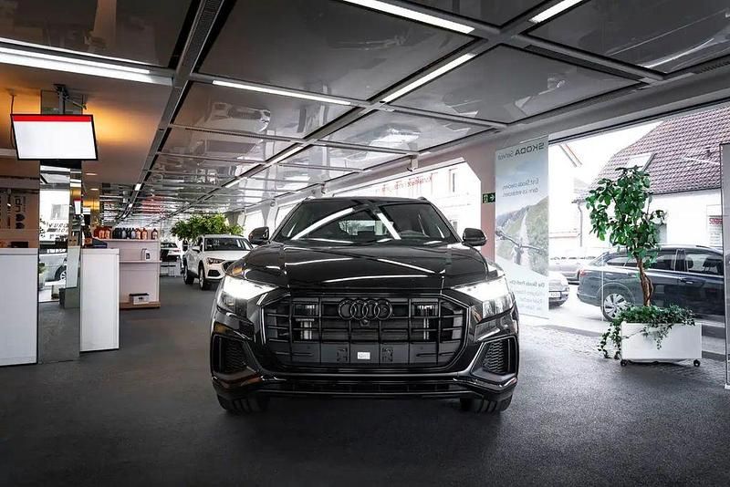 Gebraucht Audi Q8 Competition 381 PS (280 kW) 2023 Mythosschwarz (metallic) SUV