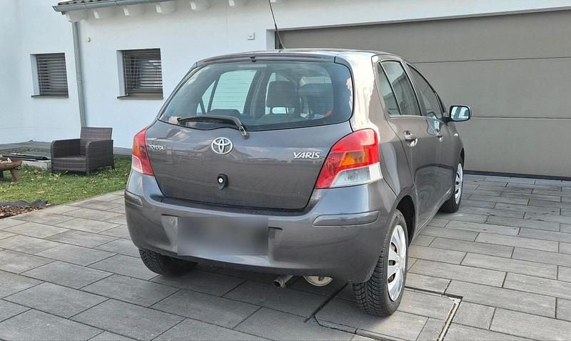 Gebraucht Toyota Yaris 133 PS (97 kW) 2009 Grau Kleinwagen