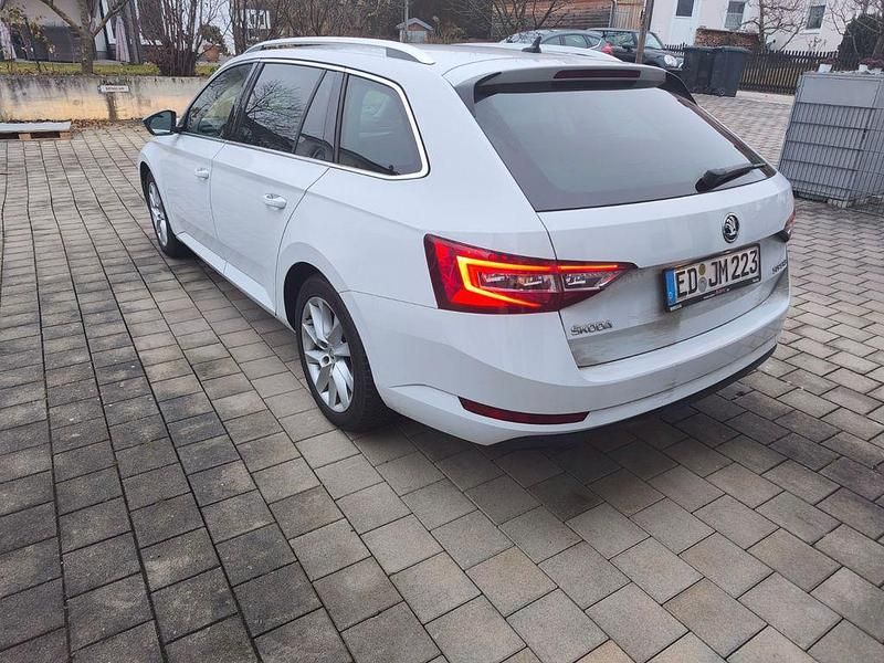 Gebraucht Skoda Superb 190 PS (139 kW) 2019 Weiß Limousine