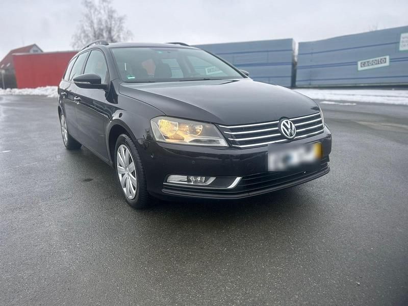 Usata VW Passat 140 CV (102 kW) 2011 Nero Station wagon