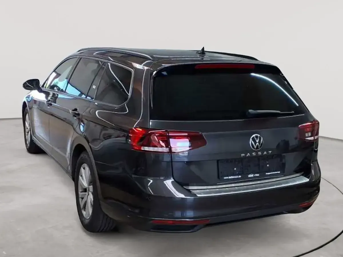 Gebraucht VW Passat 150 PS (110 kW) 2022 Mangangrau metallic Kombi
