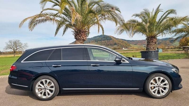 Grün Gebraucht 2017 Mercedes E400 Limousine | 31.999 € (Etwas zu teuer) - Bild 1/4
