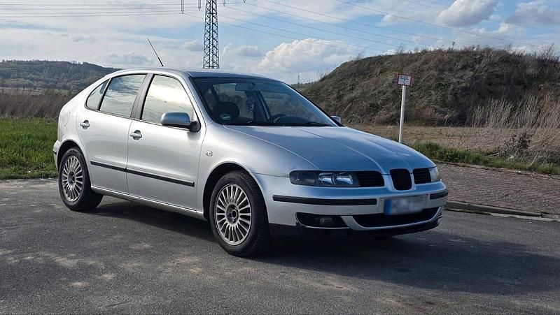 Second-hand Seat Leon 180 CP (132 kW) 2002 Argintiu Hatchback