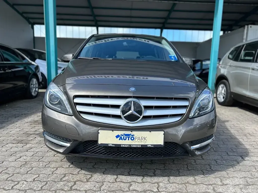 Gebraucht Mercedes B180 109 PS (80 kW) 2012 Braun Kleinwagen