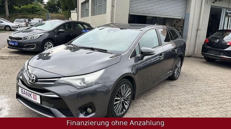 Grau Gebraucht 2018 Toyota Avensis Team Kombi | 14.999 € (Fairer Preis) - Bild 1/4
