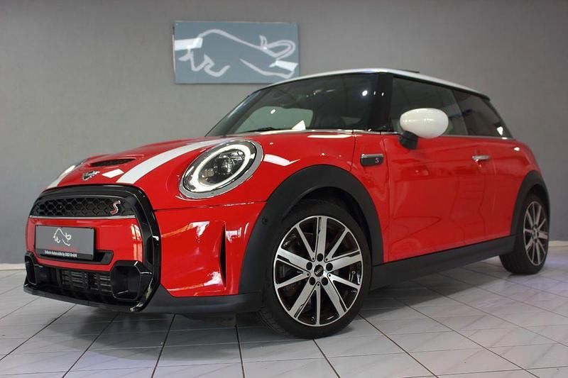Chili red met Gebraucht 2023 Mini Cooper S Classic Kleinwagen | 29.900 € (Etwas zu teuer) - Bild 1/4