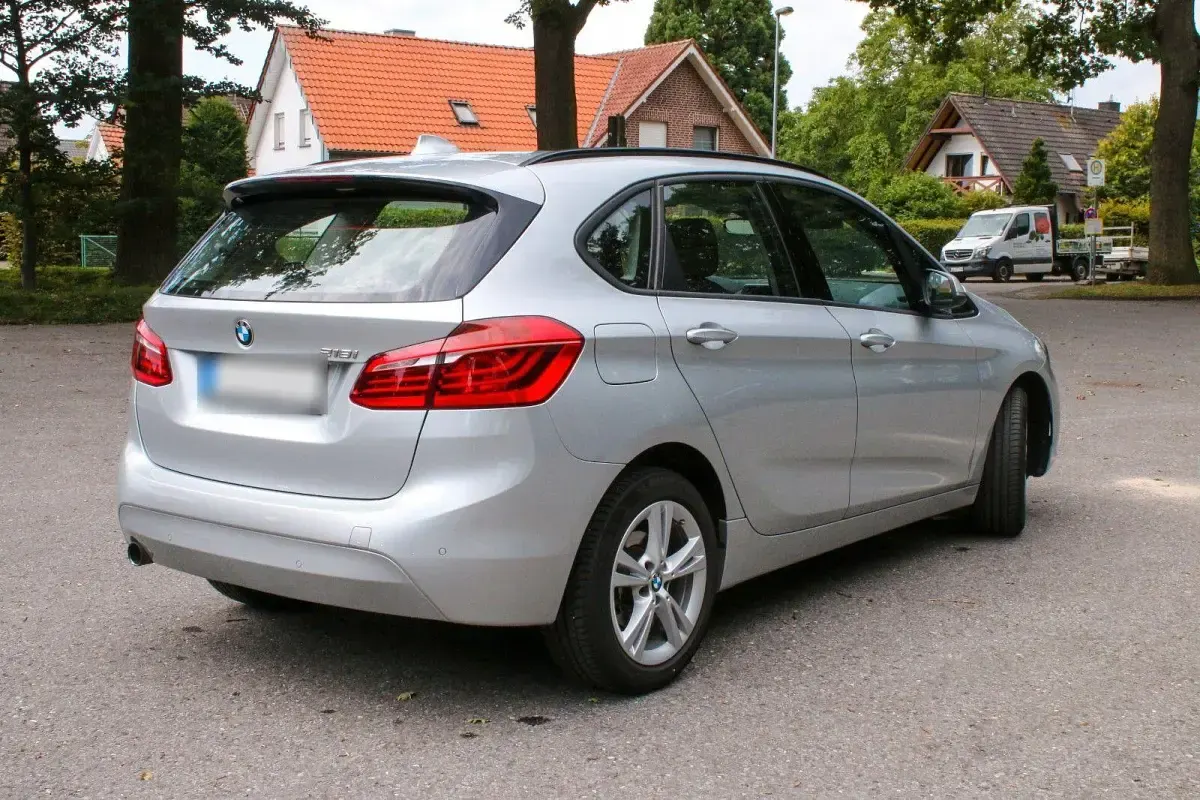 Używany BMW 218 Active Tourer Performance 140 KM (102 kW) 2017 Srebrny Minivan