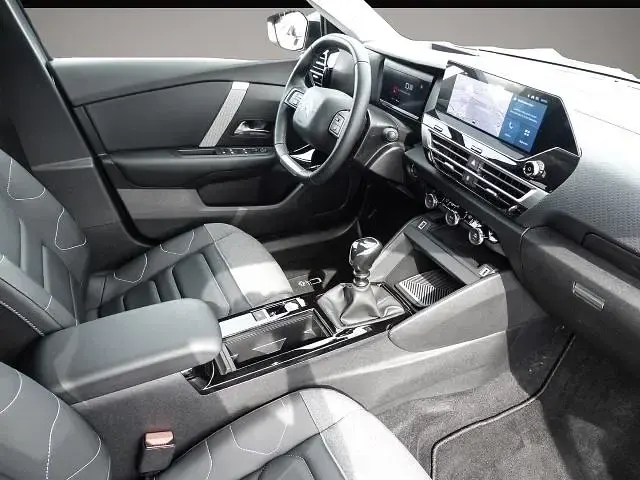 Gebraucht Citroën C4 Shine 131 PS (96 kW) 2024 Manufacturer SUV