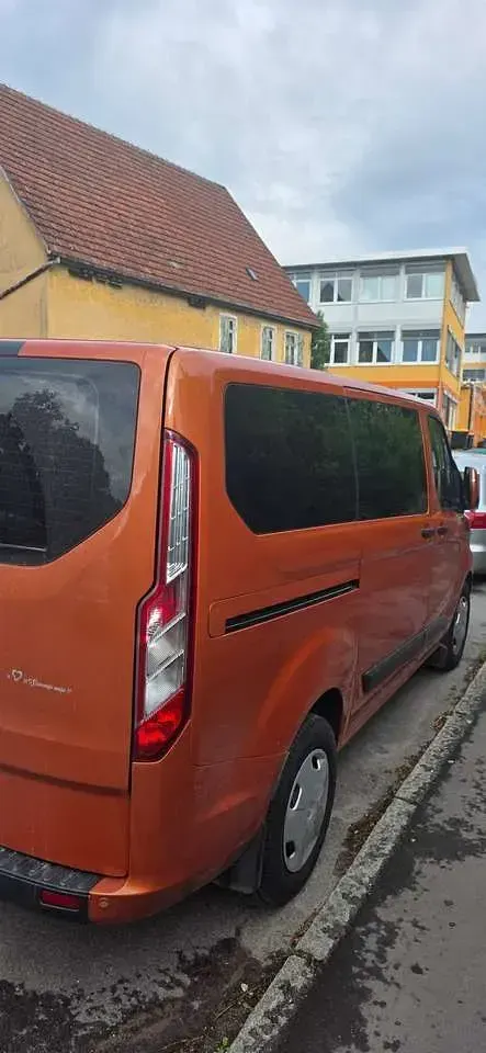 Gebraucht Ford Tourneo Titanium 170 PS (125 kW) 2019 Orange Van / Kleinbus