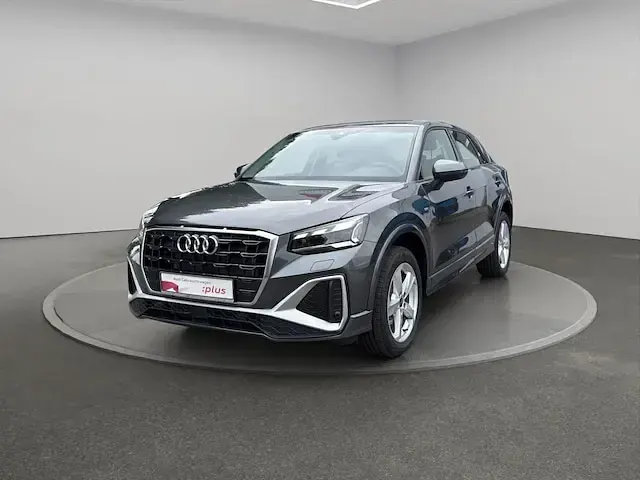Gebraucht Audi Q2 S-Line 150 PS (110 kW) 2026 Daytonagrau perleffekt SUV