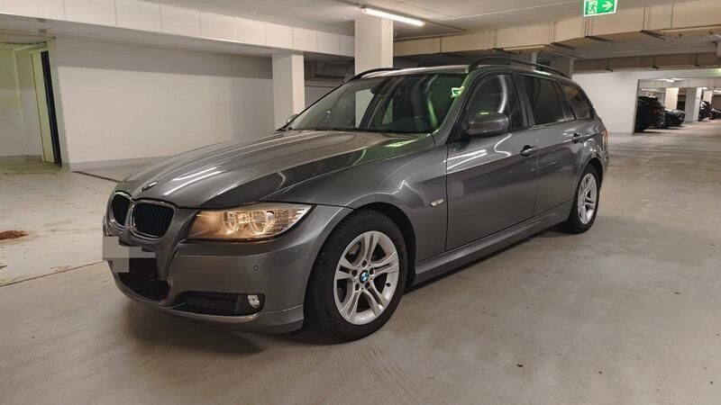Grau Gebraucht 2009 BMW 318 Comfort Edition Kombi | 4.090 € (Guter Preis) - Bild 1/4