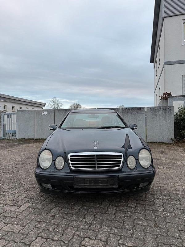 Gebraucht Mercedes CLK220 163 PS (119 kW) 2001 Blau Coupé