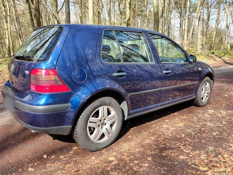 Gebraucht VW Golf IV 101 PS (74 kW) 2002 Blau Limousine