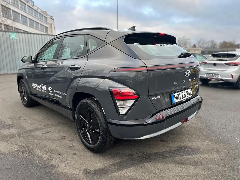 Gebraucht Hyundai Kona Select 99 kW (135 PS) 2025 Ecotronic grey / mic SUV