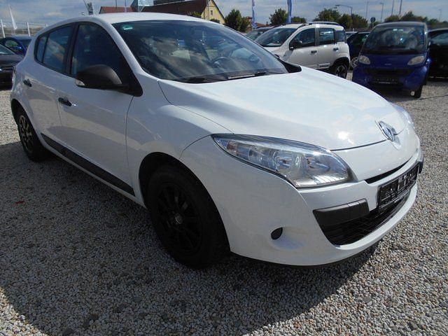 Gebraucht Renault Mégane 101 PS (74 kW) 2011 Weiß Limousine
