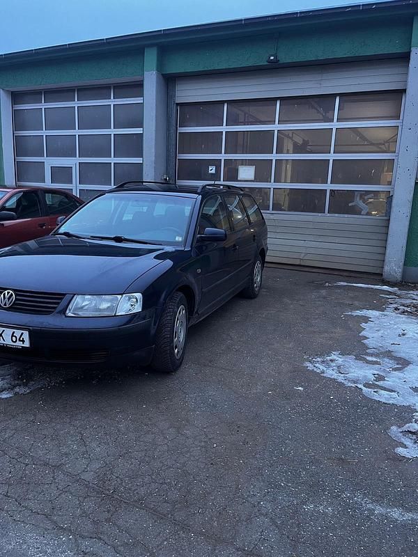 Gebraucht VW Passat 101 PS (74 kW) 1998 Blau Kombi