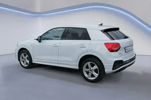 Gebraucht Audi Q2 S-Line 150 PS (110 kW) 2024 Gletscherweiß metallic SUV