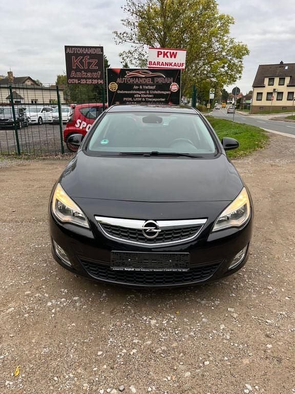 Schwarz Gebraucht 2012 Opel Astra Edition Limousine | 3.599 € (Superpreis) - Bild 1/4