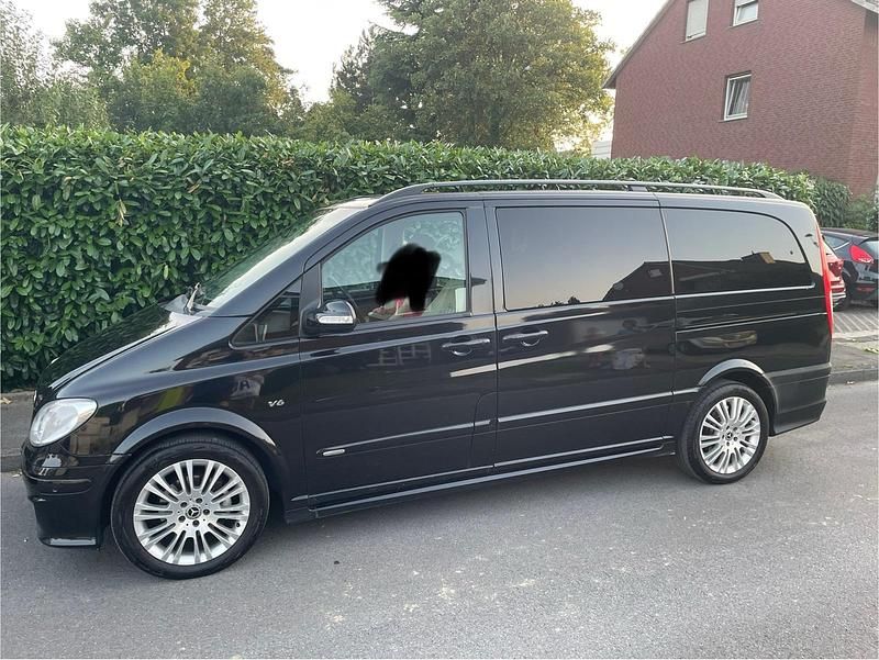 Schwarz Gebraucht 2009 Mercedes Viano Van / Kleinbus | 13.700 € (Teuer) - Bild 1/4