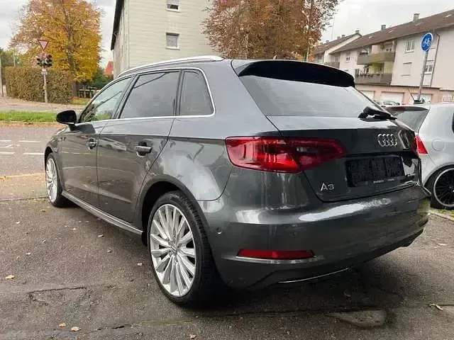 Gebraucht Audi e-tron Ambition 102 PS (75 kW) 2016 Grau