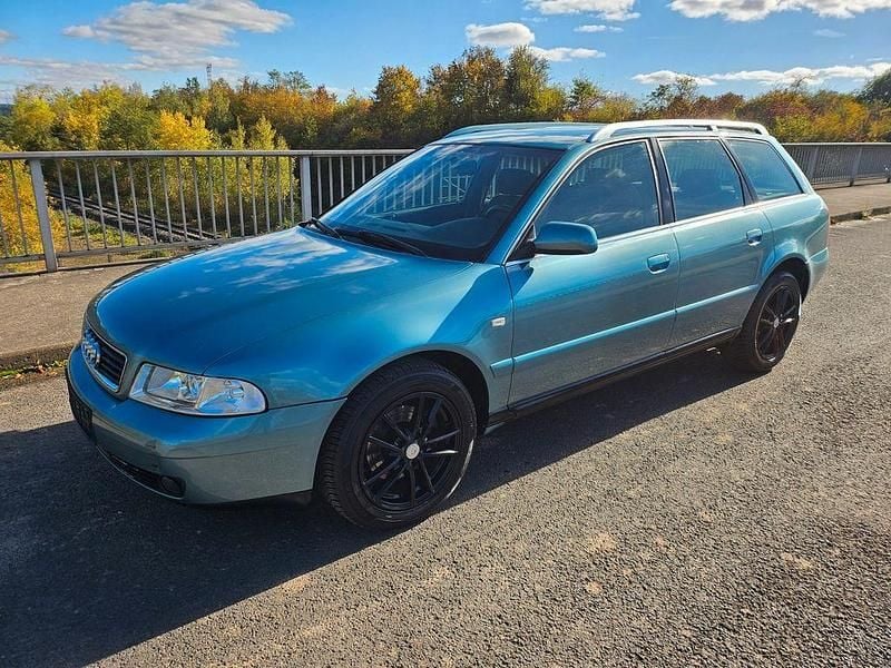 Grün Gebraucht 2001 Audi A4 Limousine | 1.699 € (Guter Preis) - Bild 1/4