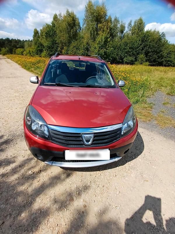 Rot Gebraucht 2011 Dacia Sandero Stepway Kleinwagen | 2.500 € (Guter Preis) - Bild 1/4