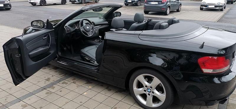 Gebraucht BMW 118 Cabriolet Comfort Edition 143 PS (105 kW) 2011 Schwarz Cabrio