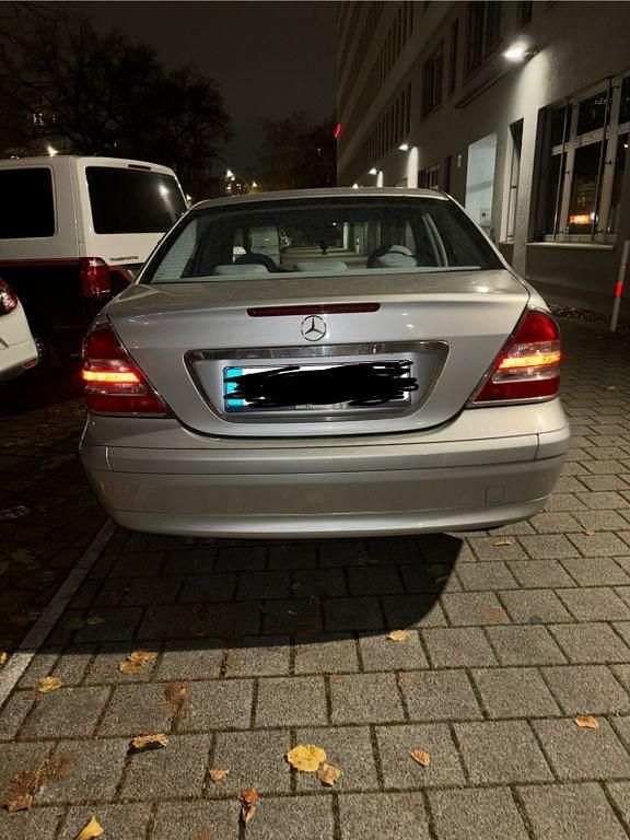 Silber Gebraucht 2002 Mercedes C200 Classic Limousine | 1.700 € (Superpreis) - Bild 1/4