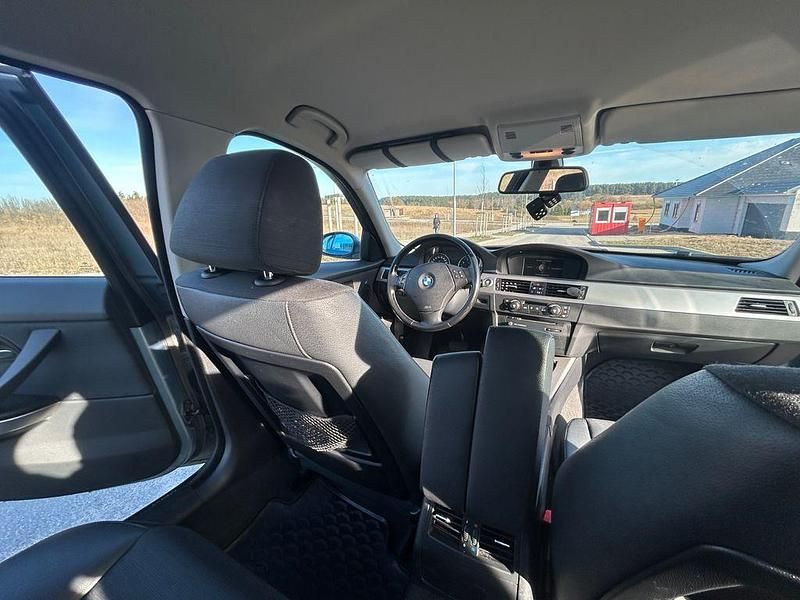 Gebraucht BMW 325 218 PS (160 kW) 2006 Silber Limousine