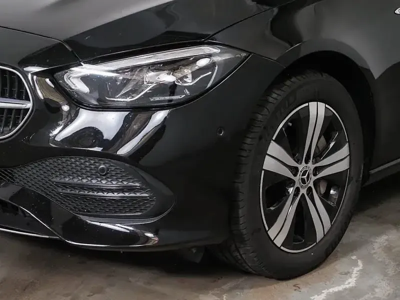 Gebraucht Mercedes C300e Avantgarde 204 PS (150 kW) 2025 Schwarz Limousine