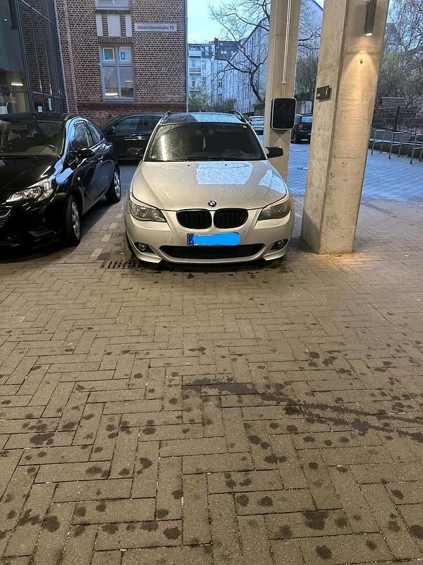 Silber Gebraucht 2008 BMW 525 Kombi | 8.800 € (Teuer) - Bild 1/4