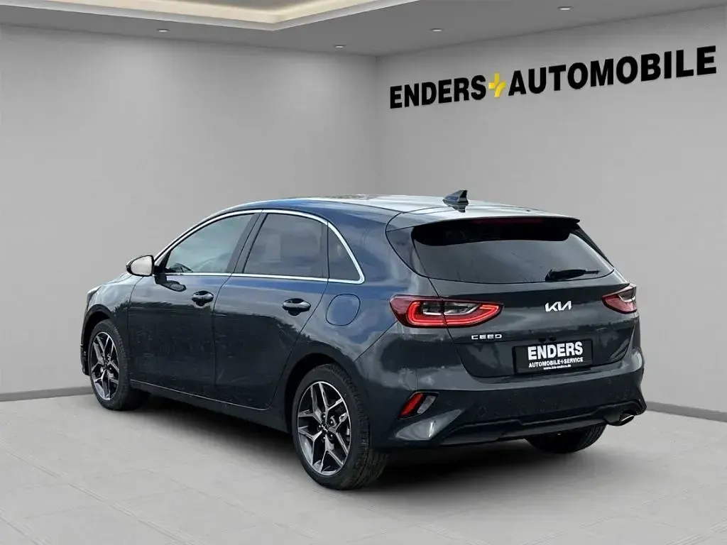 Nowe Kia Ceed 101 KM (74 kW) 2025 Czarny Hatchback