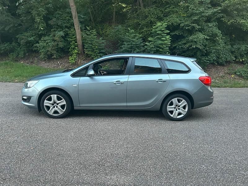 Gebraucht Opel Astra 140 PS (102 kW) 2014 Grau Kombi