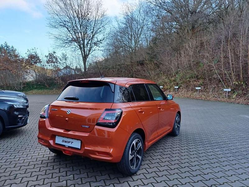 Gebraucht Suzuki Swift Comfort+ 83 PS (61 kW) 2026 Flame orange met Kleinwagen