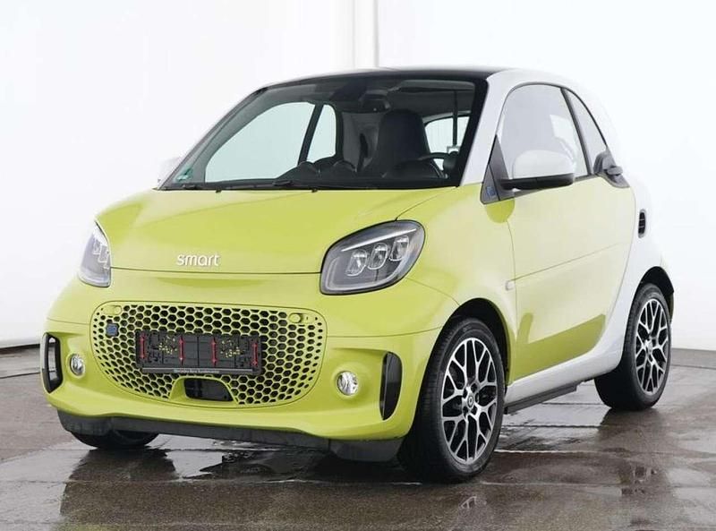 Grün Gebraucht 2023 Smart ForTwo Coupé Prime Exclusive Coupé | 17.777 € (Fairer Preis) - Bild 1/4