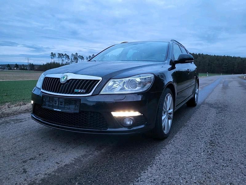 Schwarz Gebraucht 2013 Skoda Octavia RS Kombi | 5.900 € (Superpreis) - Bild 1/4