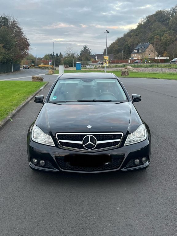 Schwarz Gebraucht 2011 Mercedes C180 Limousine | 7.000 € (Fairer Preis) - Bild 1/4