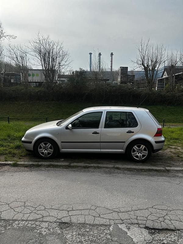 Gebraucht VW Golf IV 100 PS (73 kW) 2000 Silber Kleinwagen
