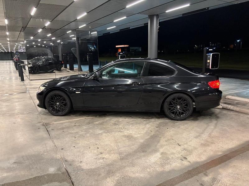 Gebraucht BMW 318 M Performance 143 PS (105 kW) 2010 Schwarz Coupé