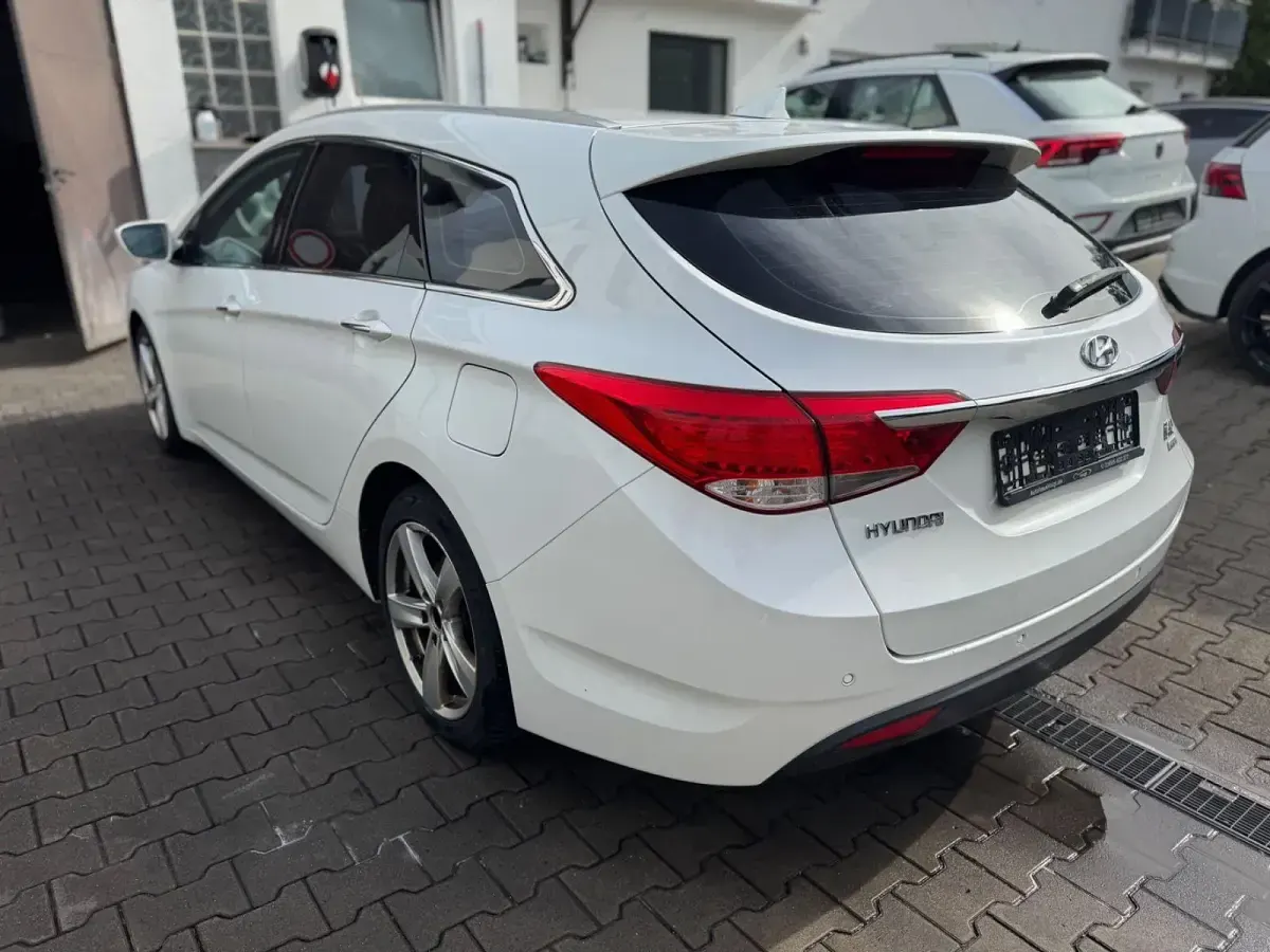 Gebraucht Hyundai i40 Edition 136 PS (100 kW) 2014 Weiß Kombi