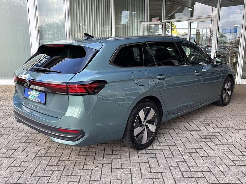Gebraucht VW Passat Business 150 PS (110 kW) 2024 Grün Limousine