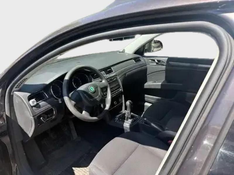 Gebraucht Skoda Superb Comfort 140 PS (102 kW) 2011 Braun Kombi