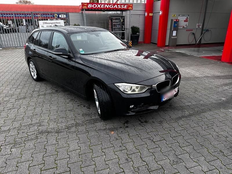 Schwarz Gebraucht 2013 BMW 320 Kombi | 4.800 € (Fairer Preis) - Bild 1/4
