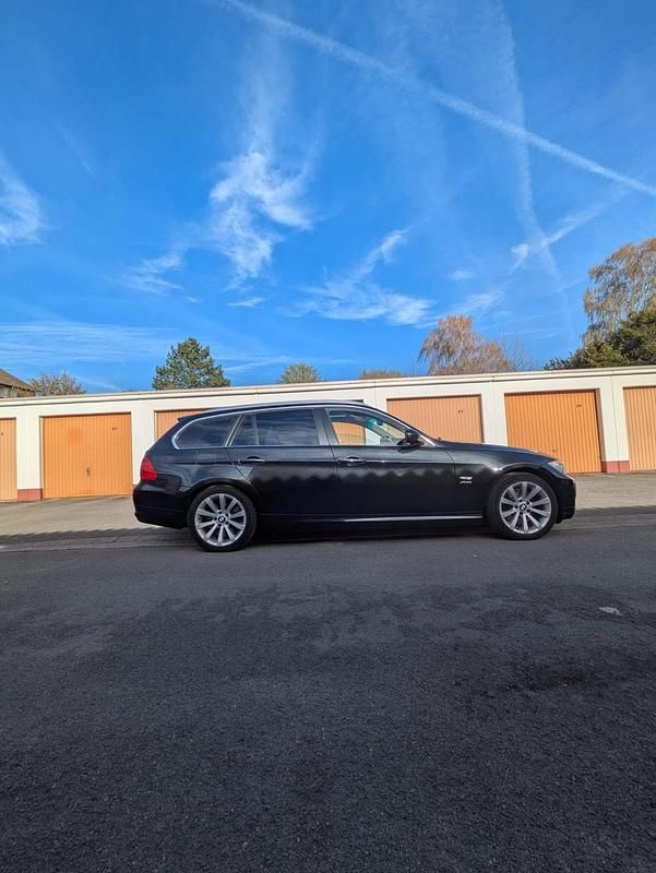 Second-hand BMW 325 218 CP (160 kW) 2011 Negru Break