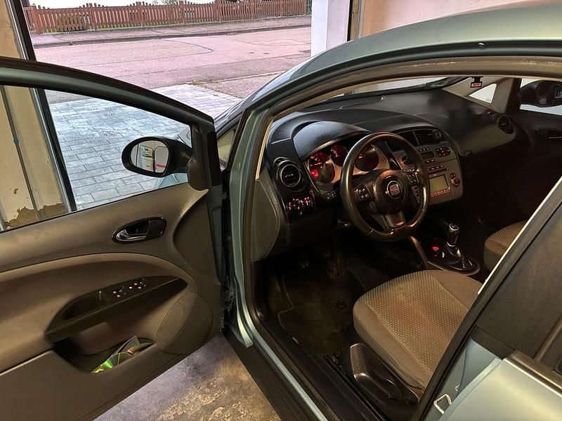 Gebraucht Seat Altea 125 PS (91 kW) 2008 Blau Kleinwagen