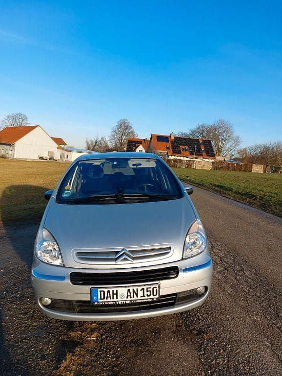 Silber Gebraucht 2005 Citroën Xsara Picasso Exclusive Van / Kleinbus | 3.300 € (Teuer) - Bild 1/4