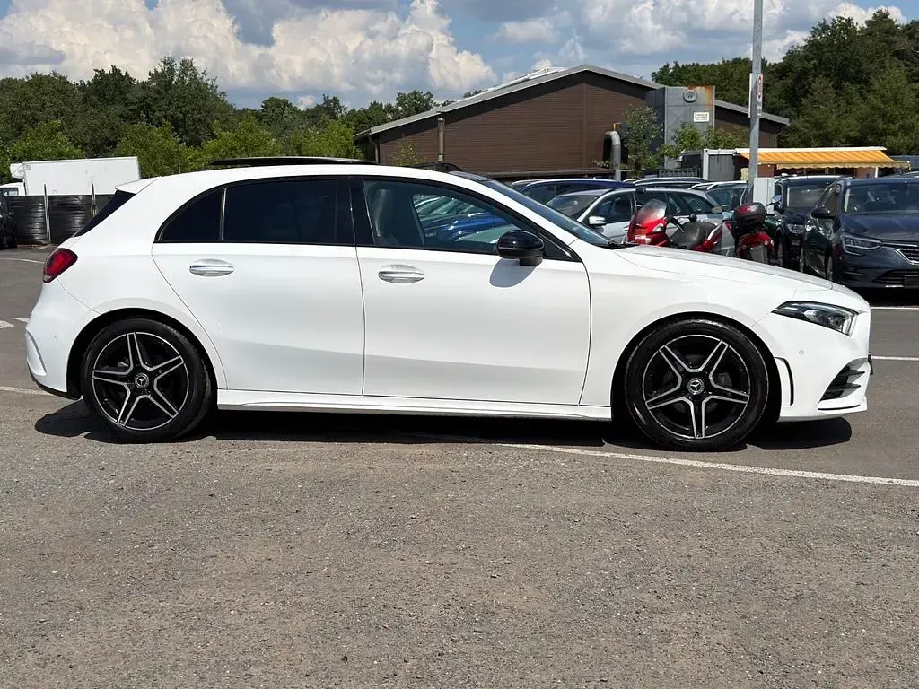 Gebraucht Mercedes A180 AMG 136 PS (100 kW) 2022 Weiß Limousine